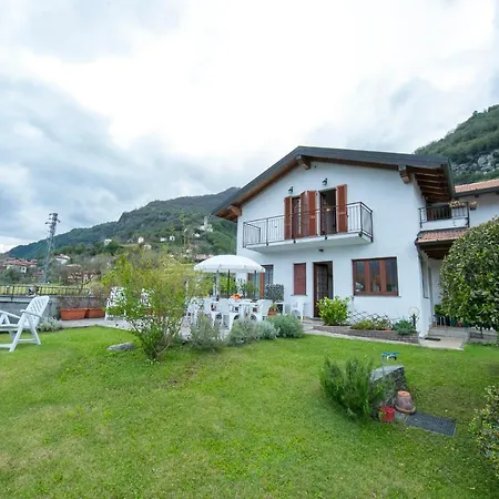 Sleeps 9 Holiday home