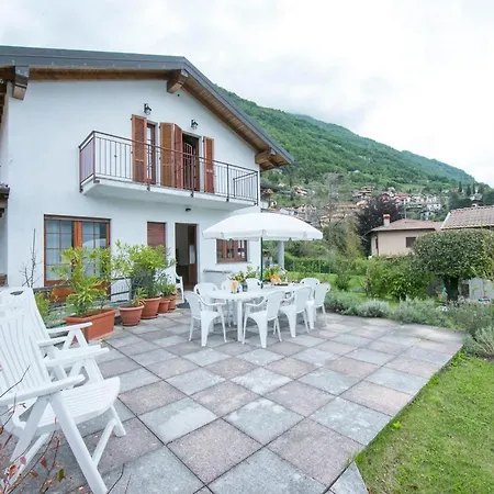 Holiday home Sleeps 9 *