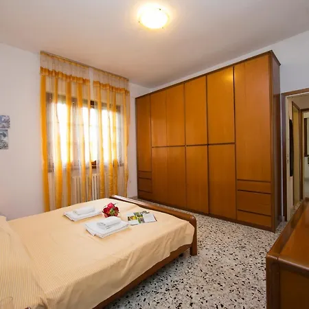 Sleeps 9 * Lenno
