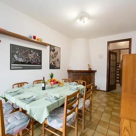 Sleeps 9 Holiday home