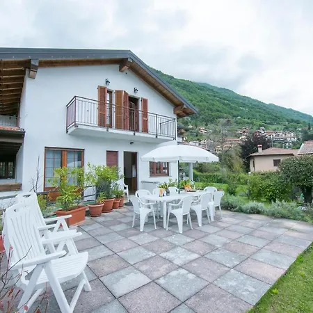 Holiday home Sleeps 9 Lenno