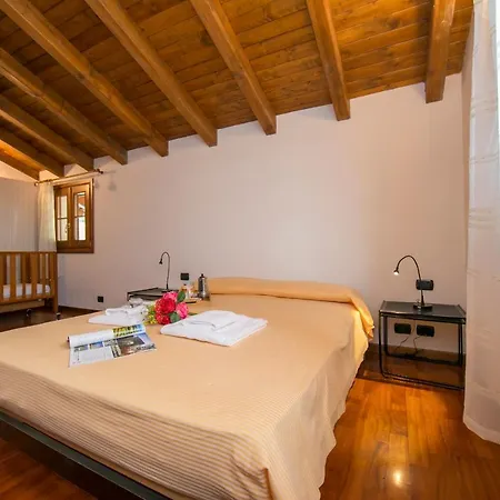Holiday home Sleeps 9